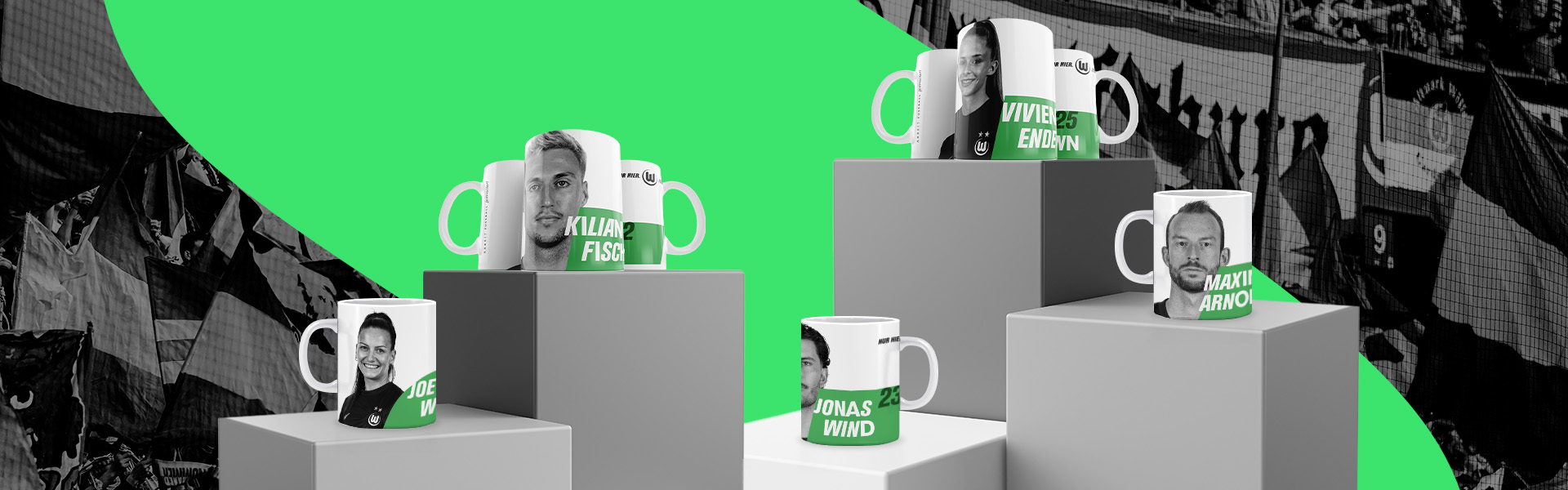 Spieler und Spielerinnentassen vor einem Hintergrund drapiert.