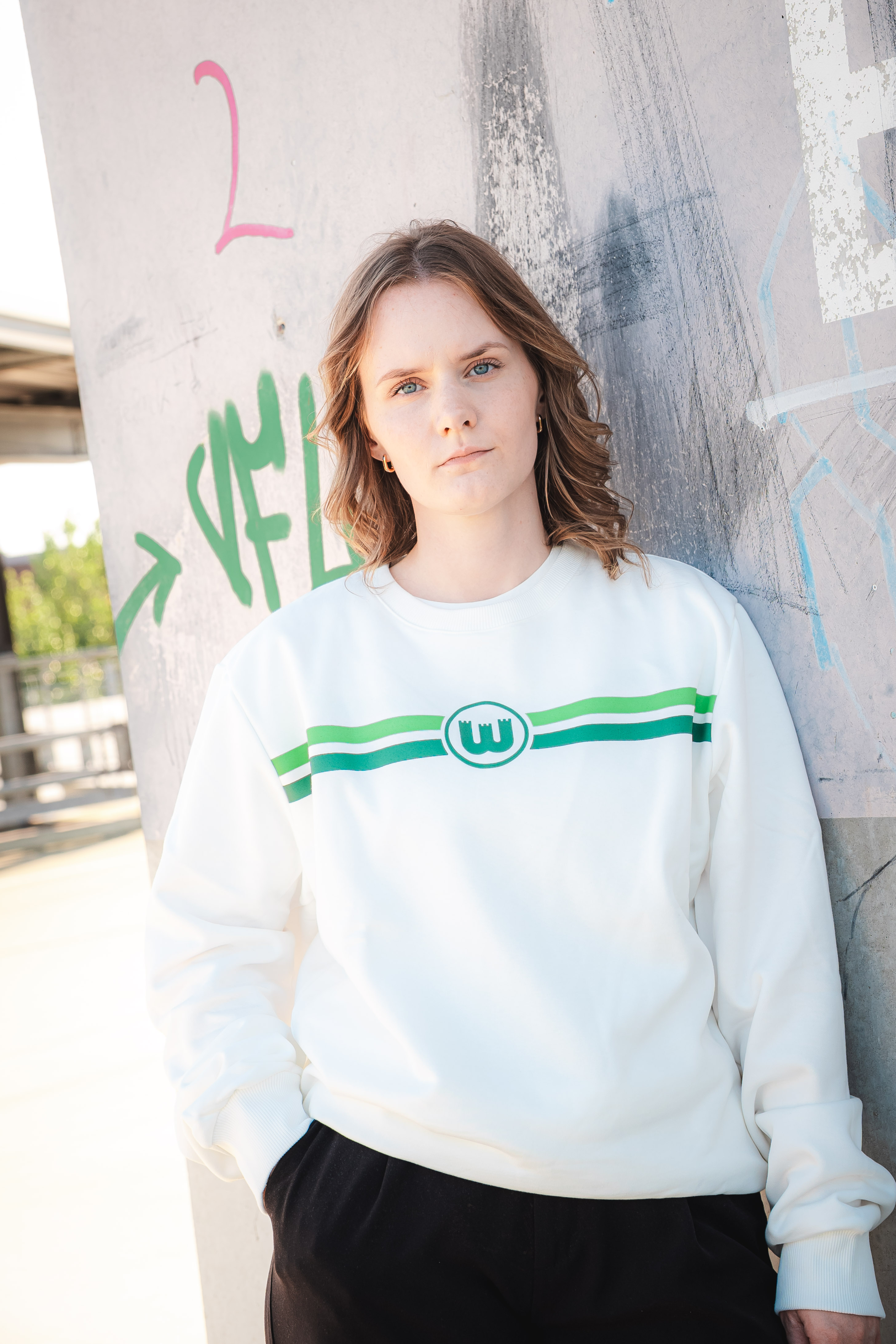 Sweater Wappen Streifen weiß