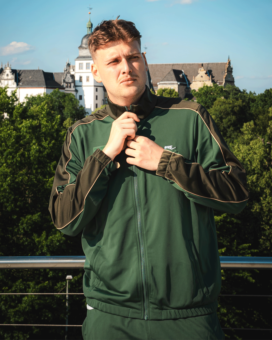 NIKE Trainingsjacke dunkelgrün